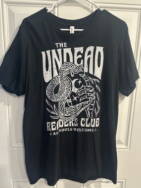 Book babe designs dray gray Graphic Tee - The Undead Readers Club
